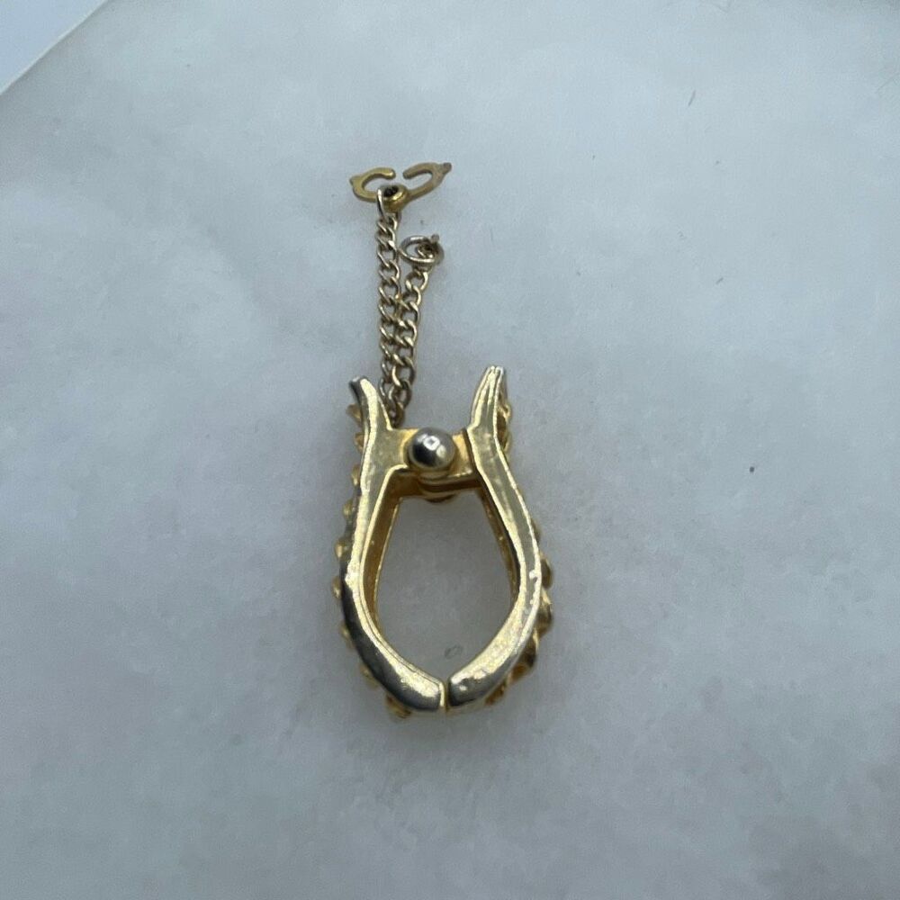 Vintage glove holder for women. Circa 1930’s-60’s.